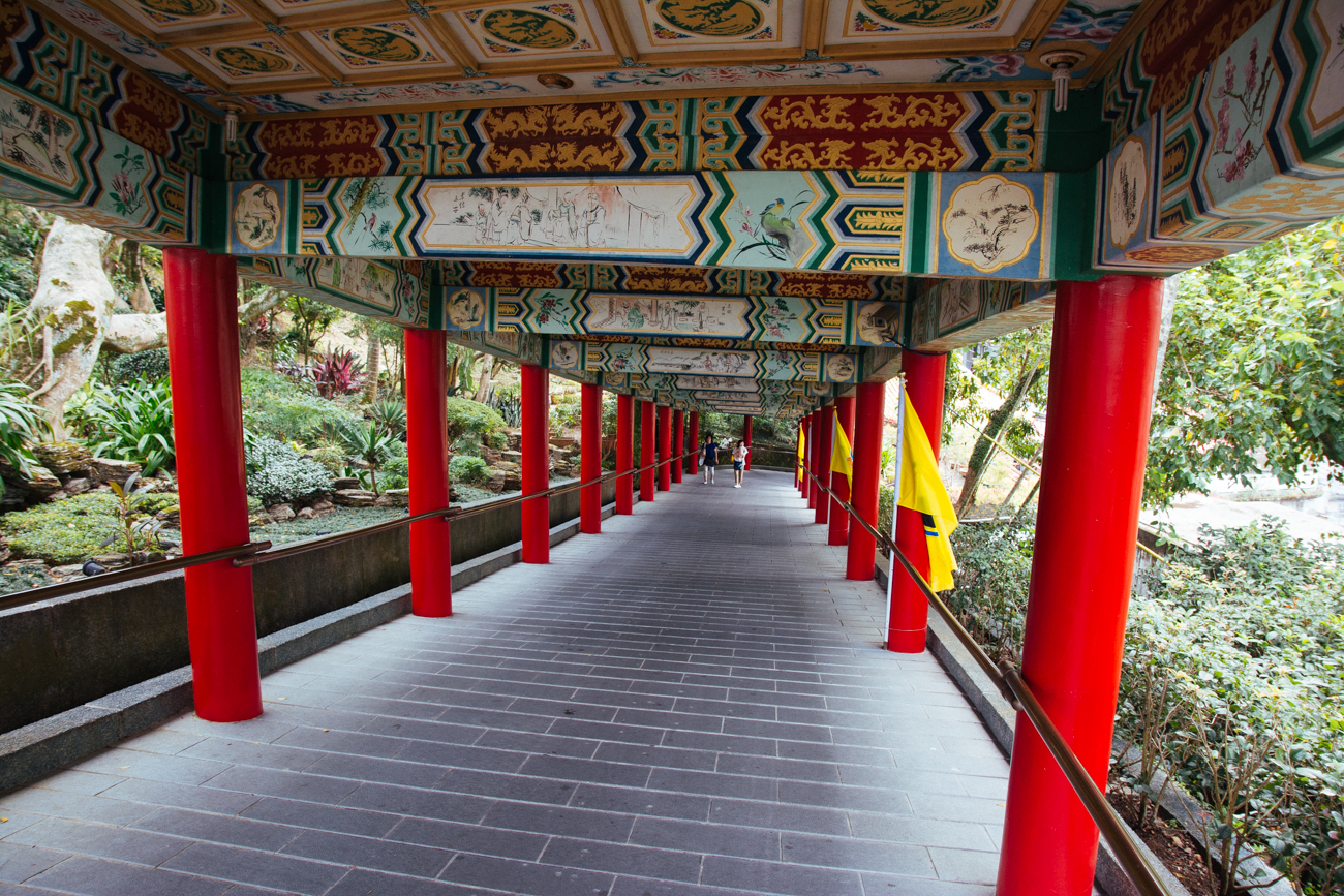 Walking to Zhinan Temple