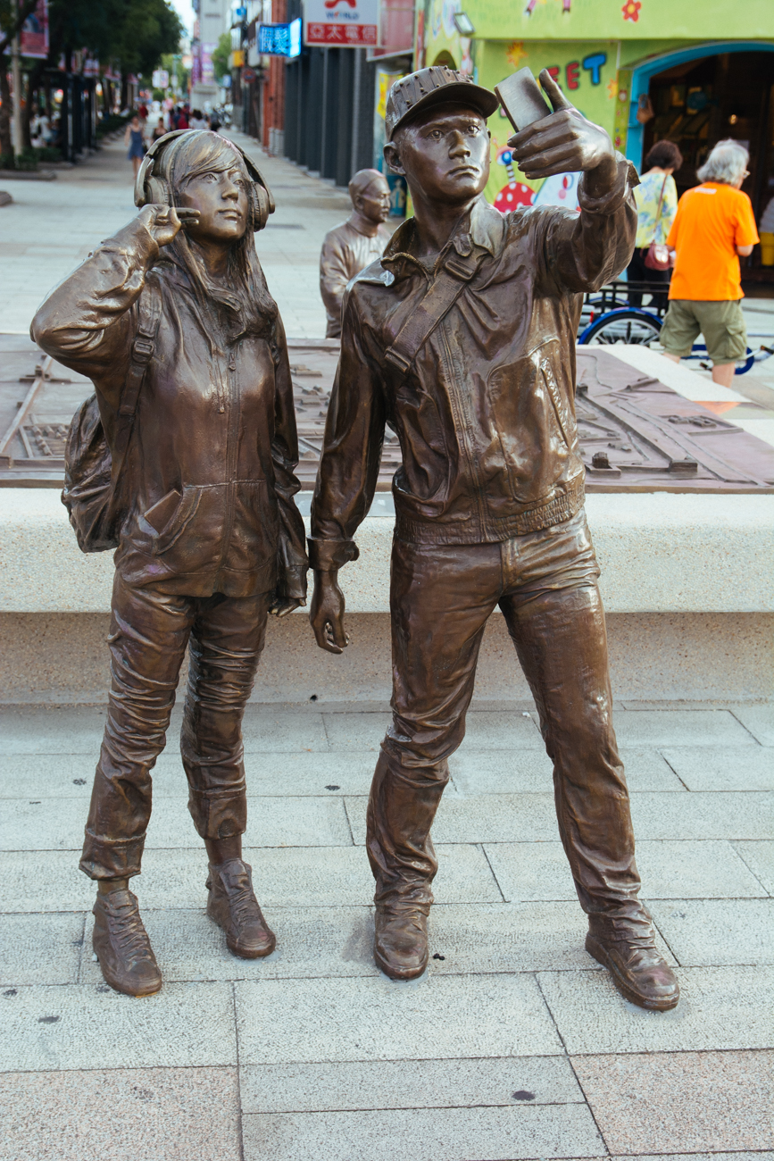 Selfie Statue