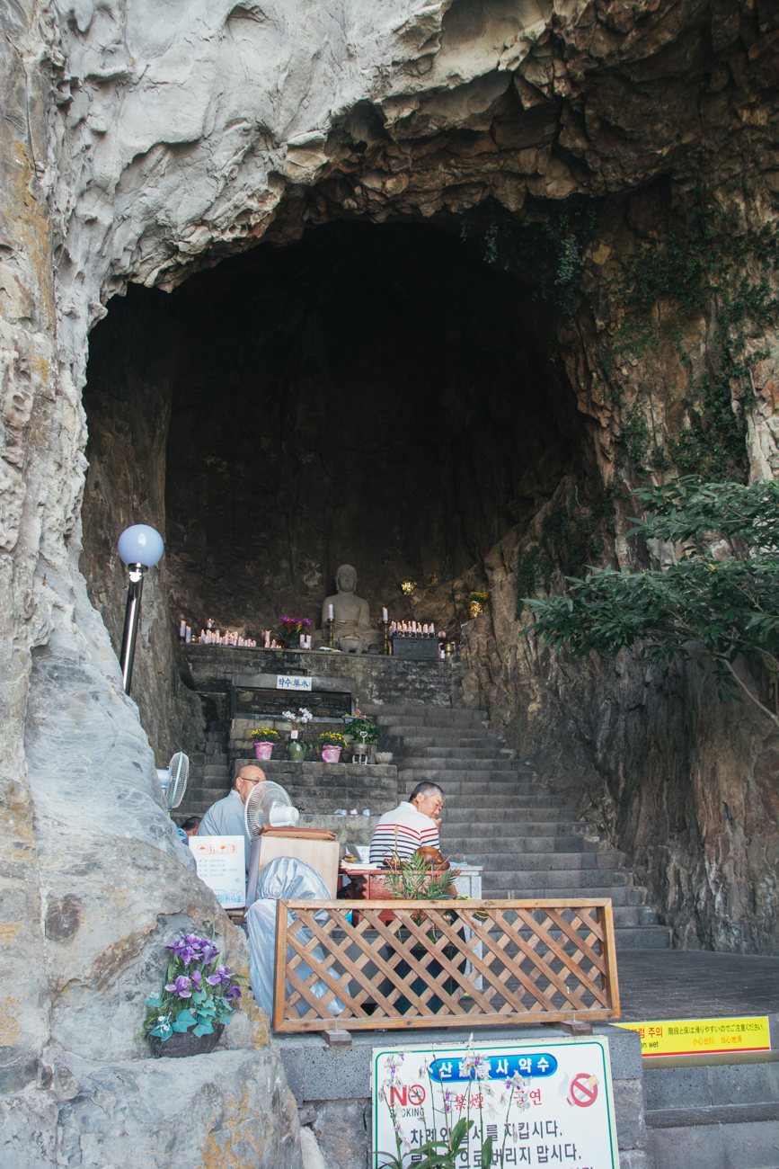 Sanbanggulsa Grotto