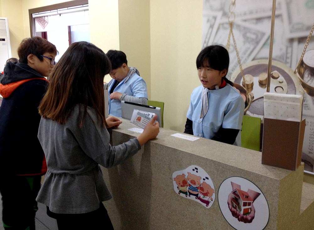 Students Role-playing in the Bank