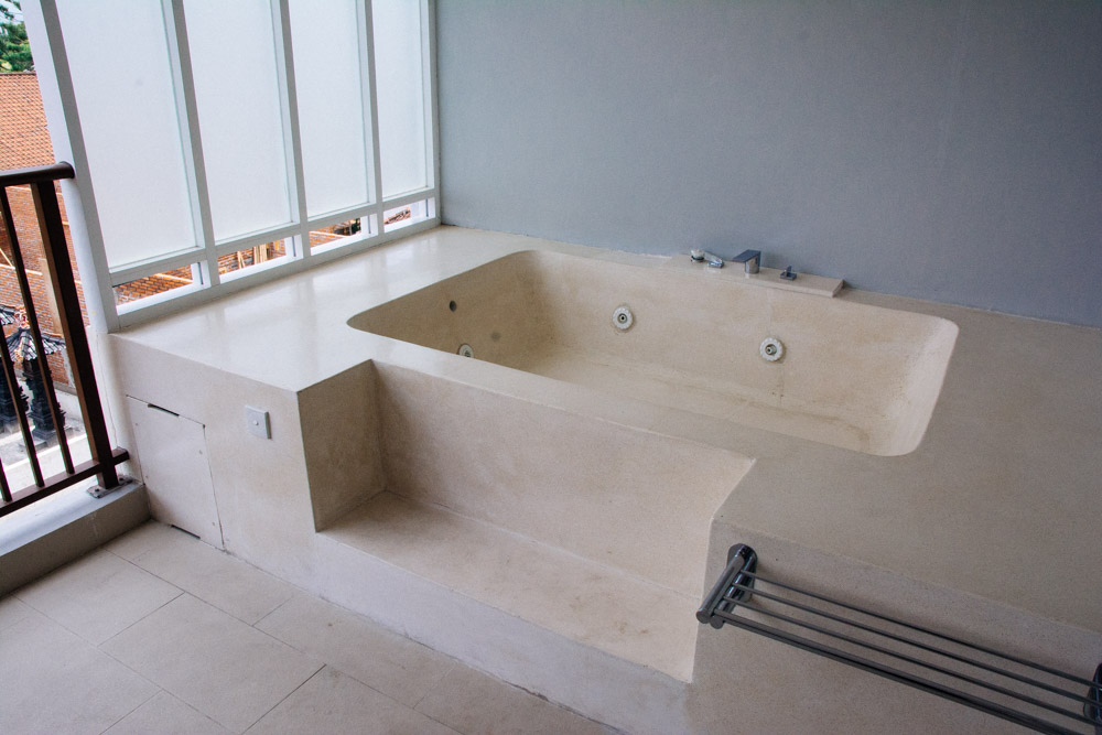 Hot tub on the balcony