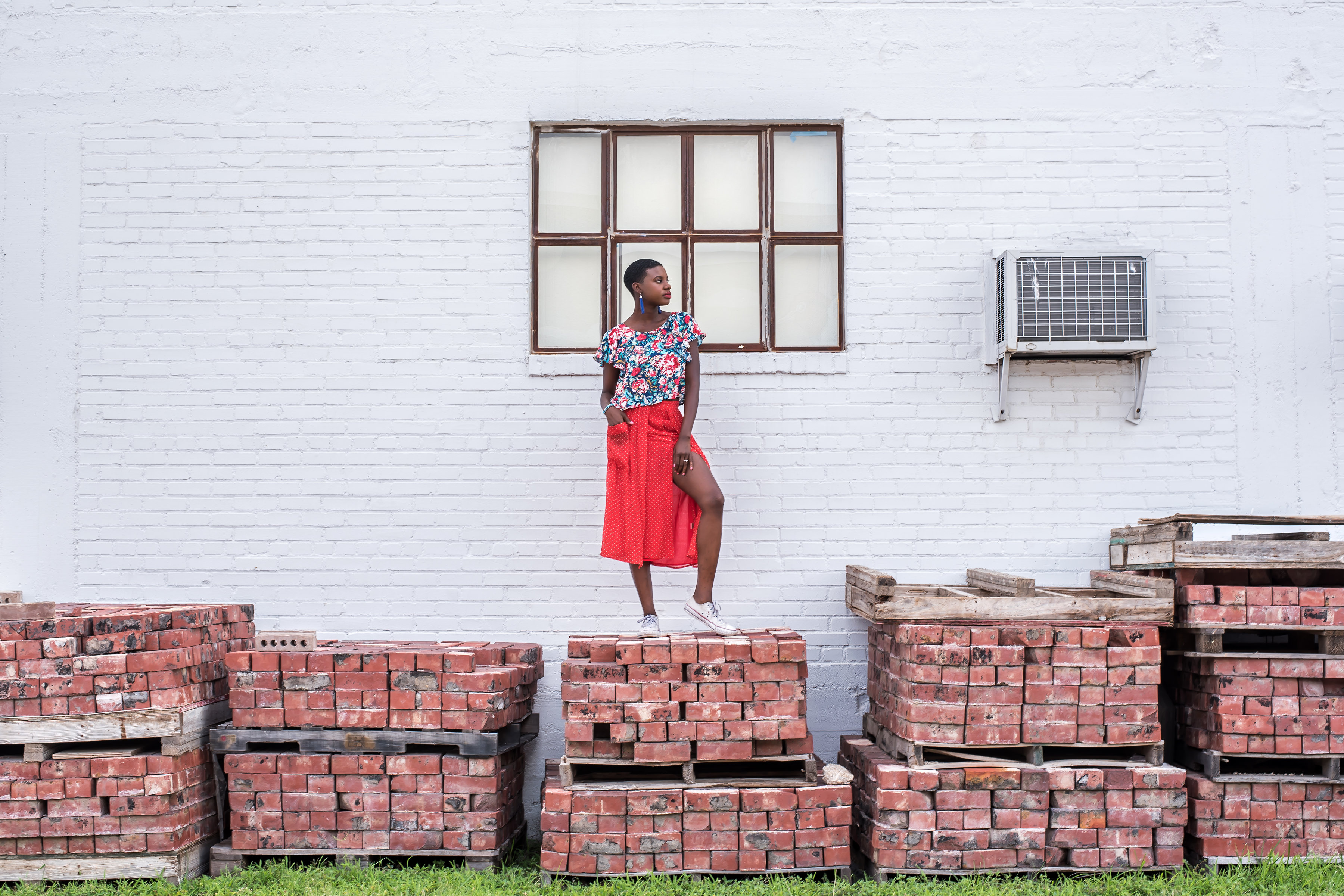 Natural hair model, spring style, summer style, converse with skirt