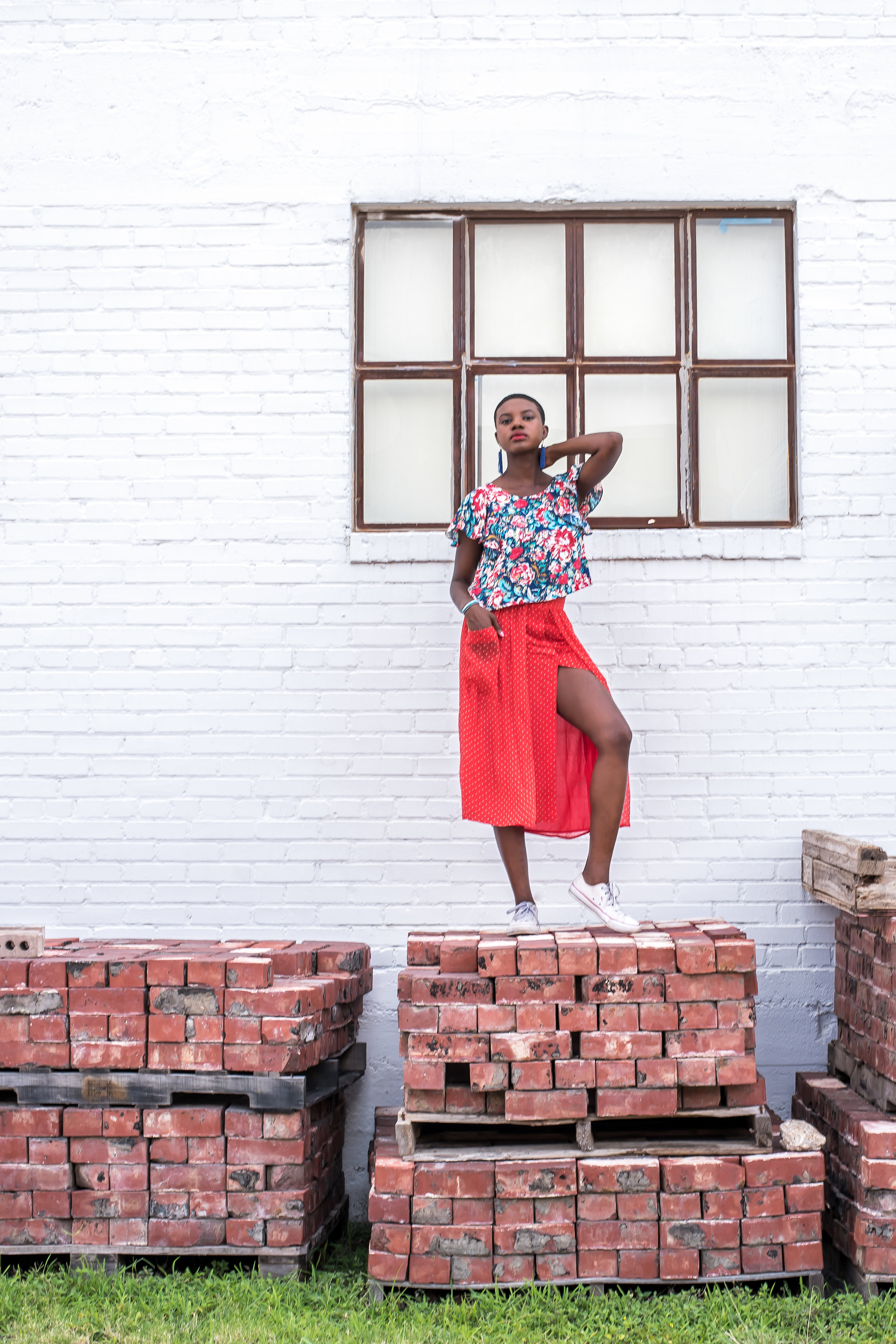 Natural hair model, spring style, summer style, converse with skirt