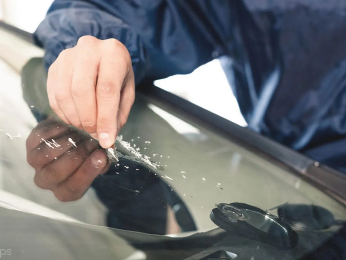 How to remove wiper scratches from your windshield