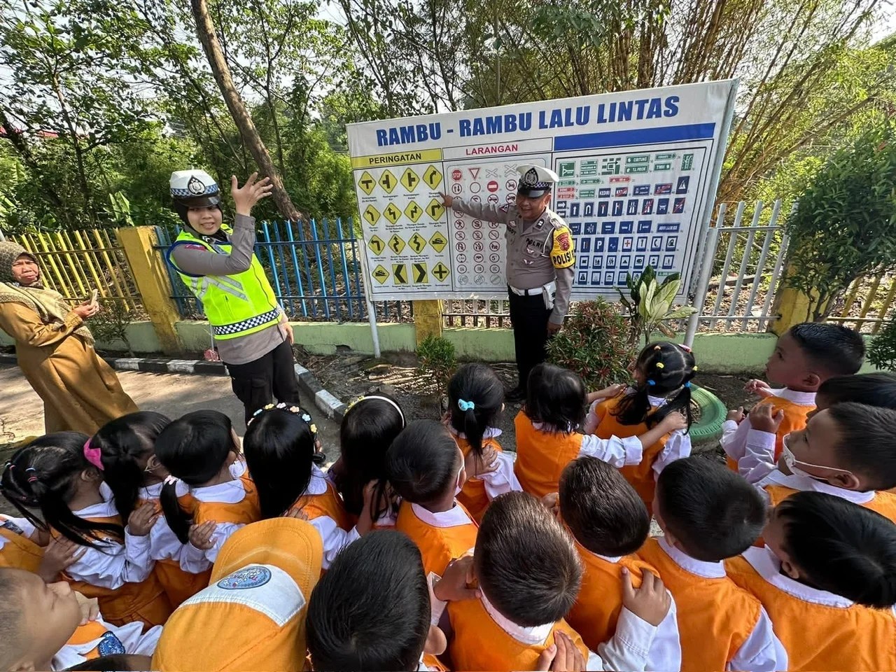 Kecelakaan Lalu Lintas: Masalahnya Bukan Teknis, tapi Moral “The cars we drive say a lot about us.” – Alexandra Paul