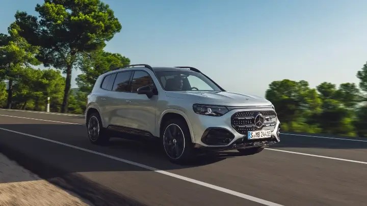 Novi Mercedes GLB: Električni SUV s tri ekrana