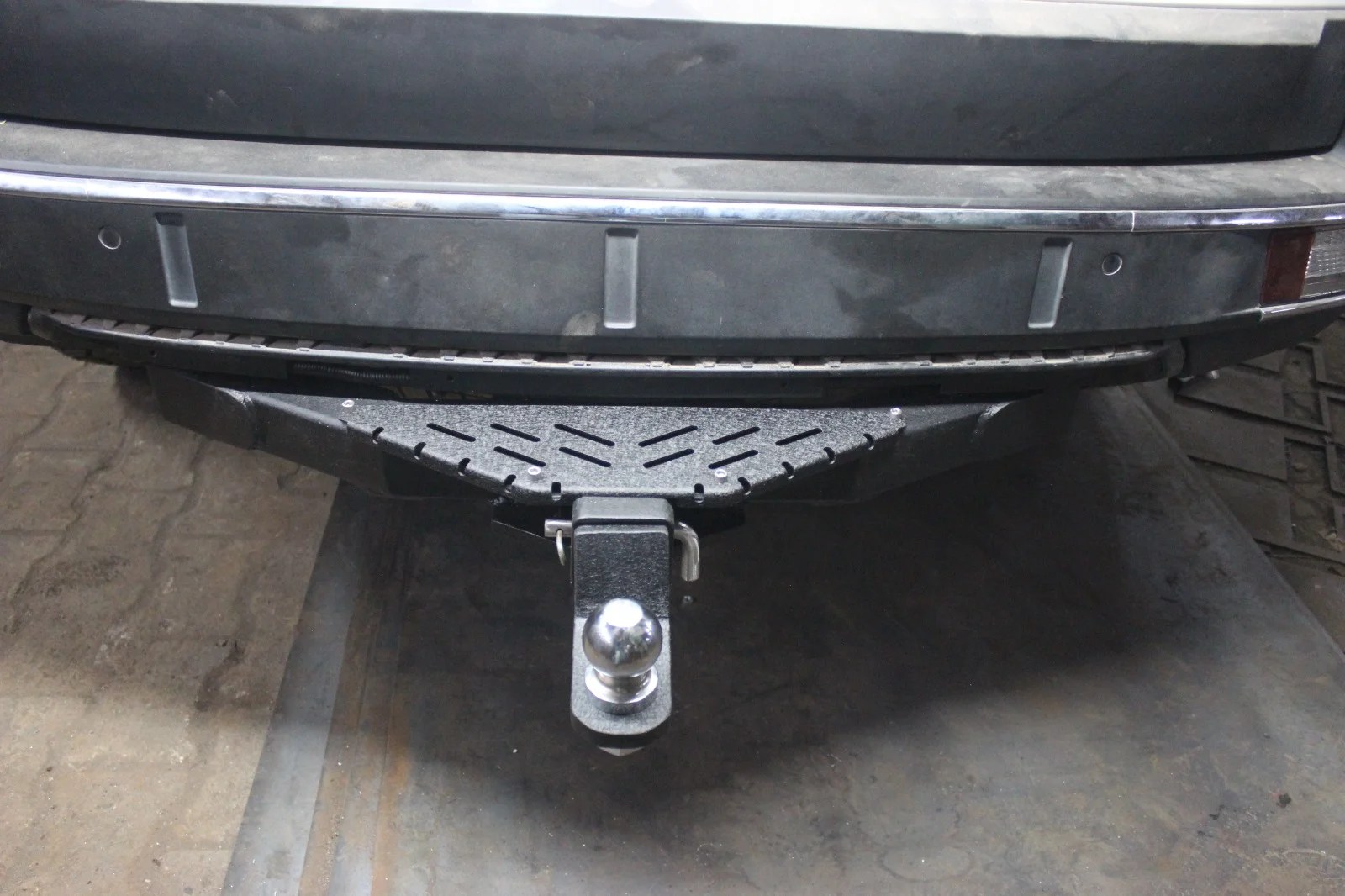 Scorpio-N Heavy Duty Tow Hook - Automods.in