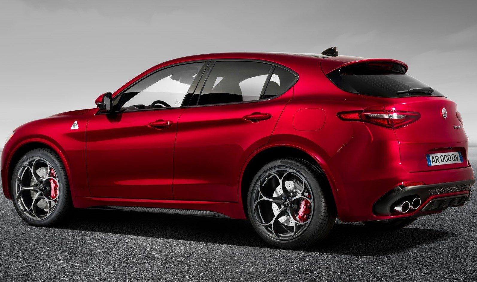 Este es el alfa romeo stelvio (versión qv con 510 cv)… bestial