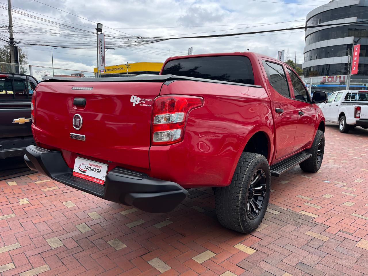 FIAT FULLBACK ATRÁS