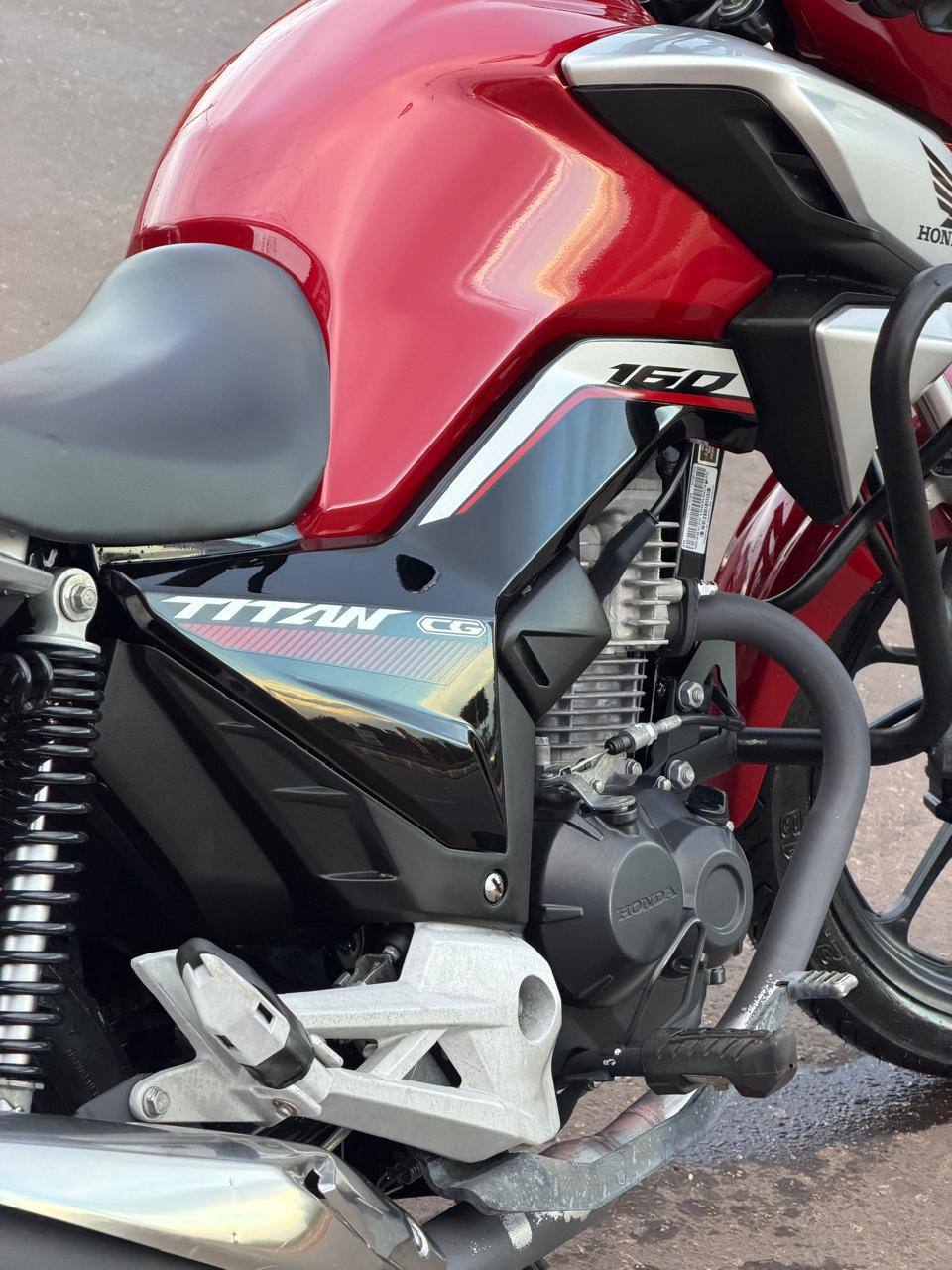 TITAN 160