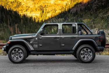 jeep wrangler gladiator vs difference autotrader quarter goes second