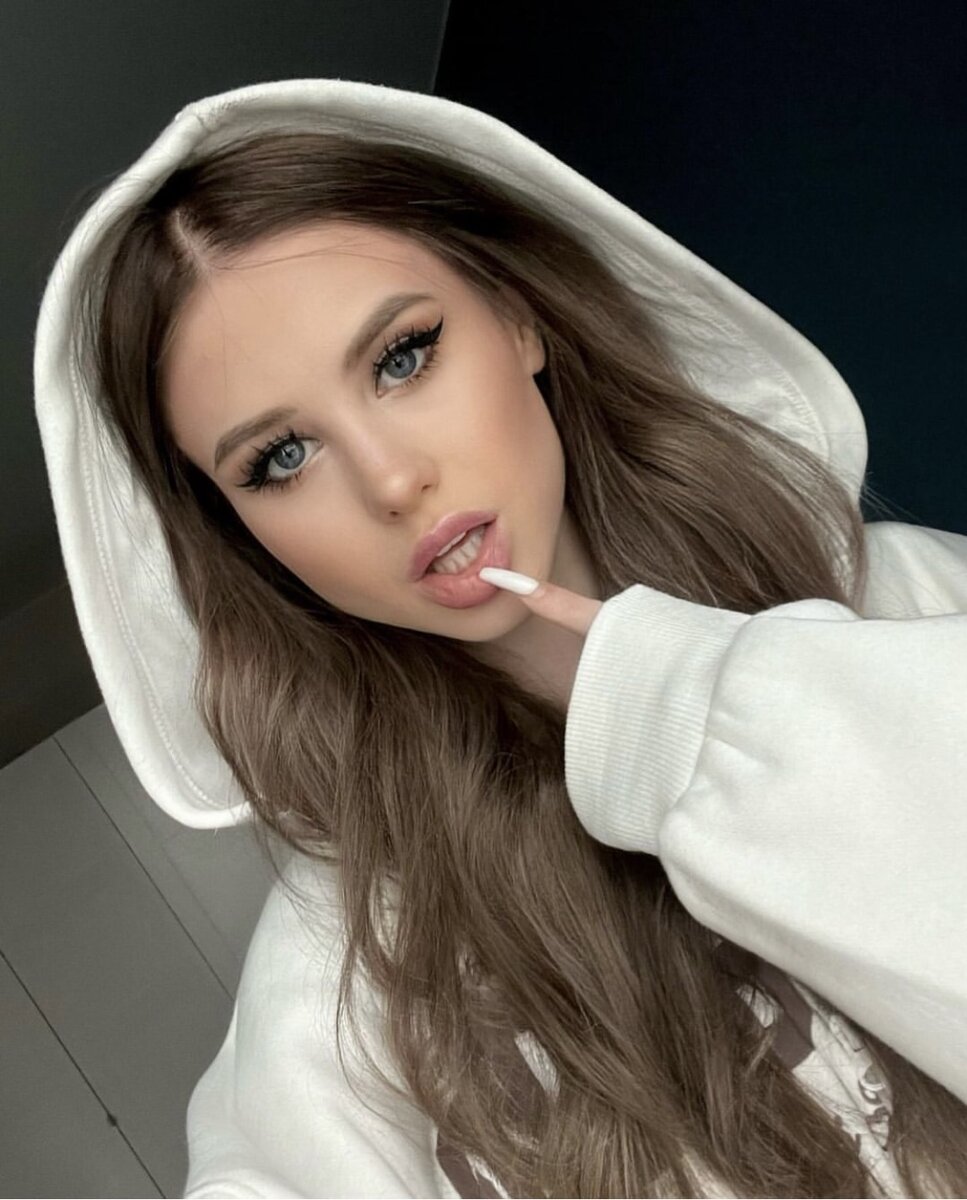 Хайп или трагедия? Слив фото Дианы Астер 18+ | Илья Гришин | Дзен