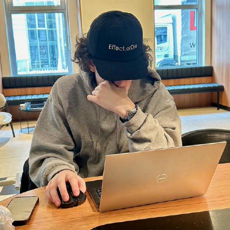 Ethan Niser - Download Amazing Gradient Photo | 8K