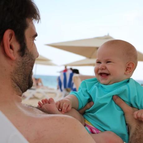 About Gal Salomon Medium - Mobile Gradient Photos for Desktop