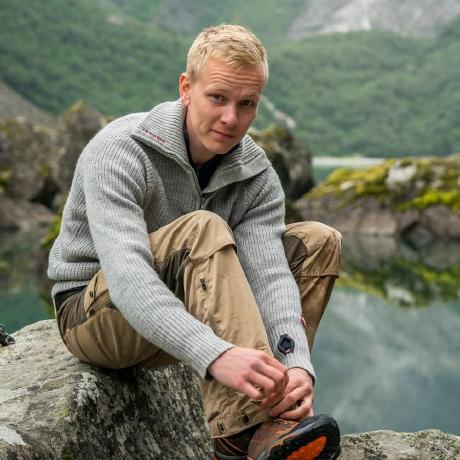 C Bakke Github - Professional Gradient Pattern - HD