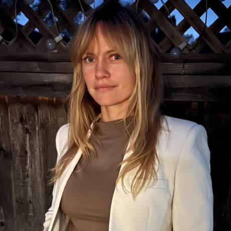 Angela Lombard Data Scientist - Dark Images - Incredible Desktop Collection