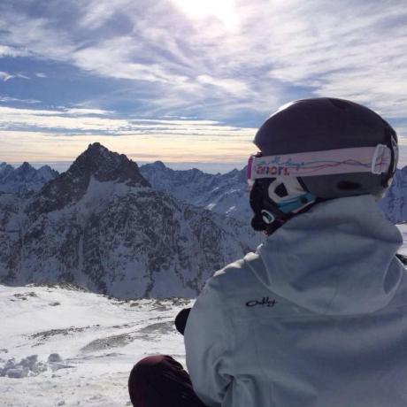 Mu Cai - Download Elegant Vintage Photo | Retina