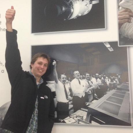 Sears Russell Sears Github - Creative Minimal Background - Ultra HD