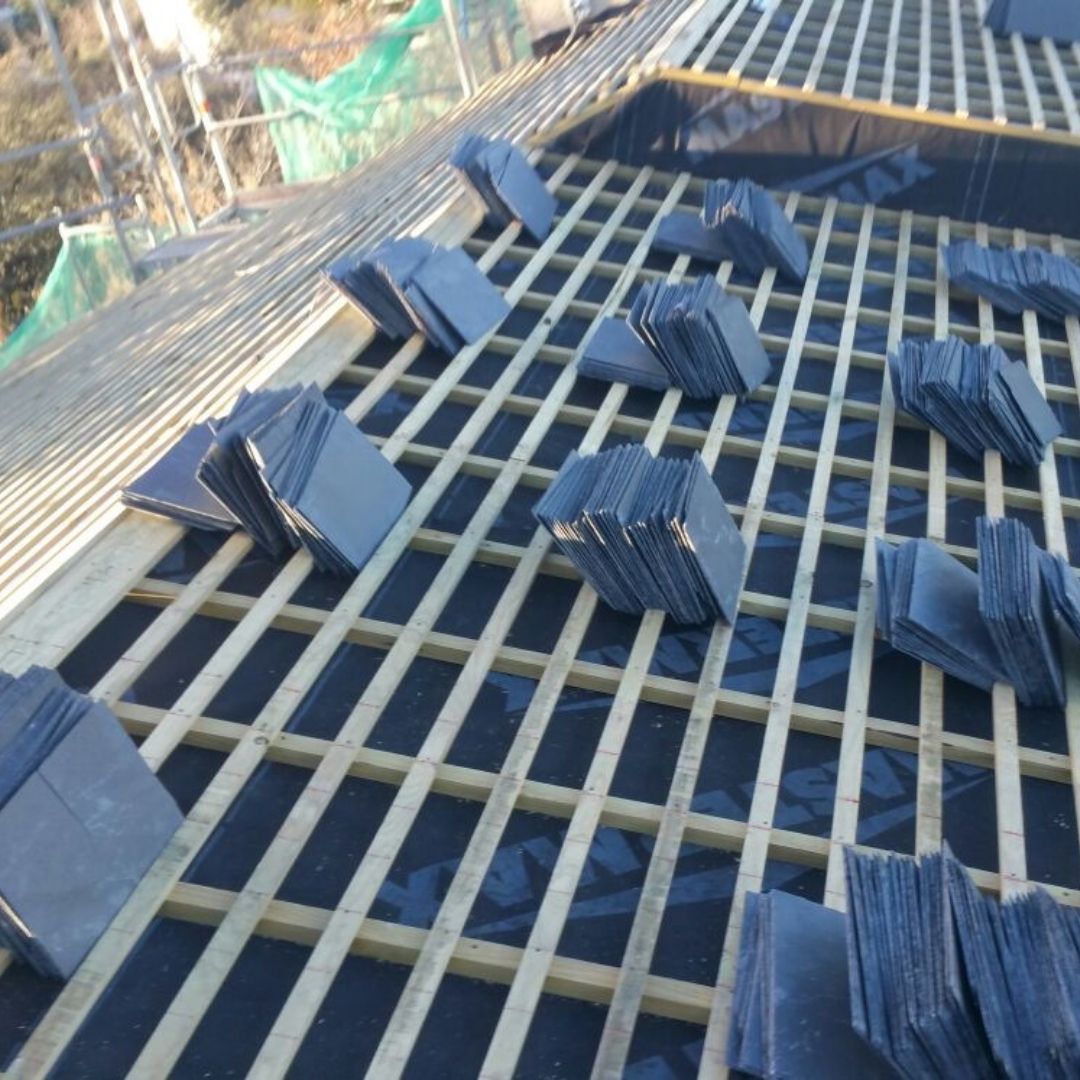 instalación de tejados de tejados de pizarra