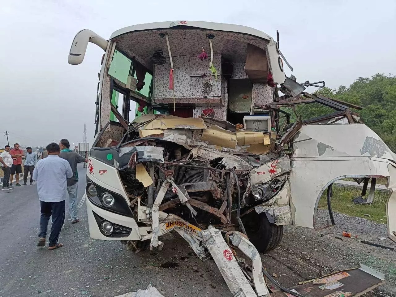 Jamshedpur: Two dead, six injured in bus accident on NH 33 - Vimarsana News
