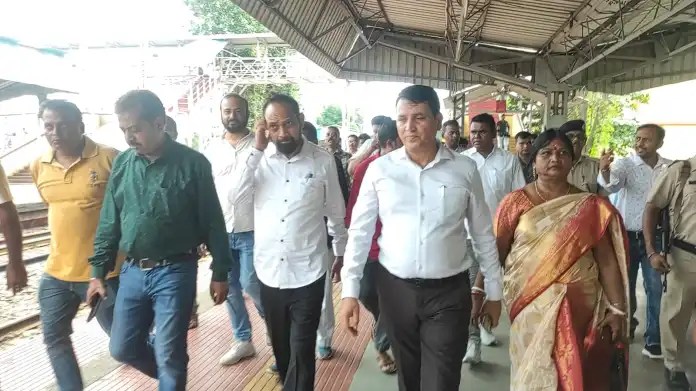 Kharagpur DRM and Jamshedpur MP inspect Ghatshila station - Vimarsana News