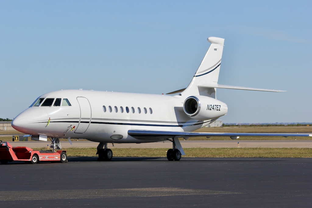 Dassault Falcon 2000EX: A Super Mid-Size Jet with Large Cabin Features (2026)