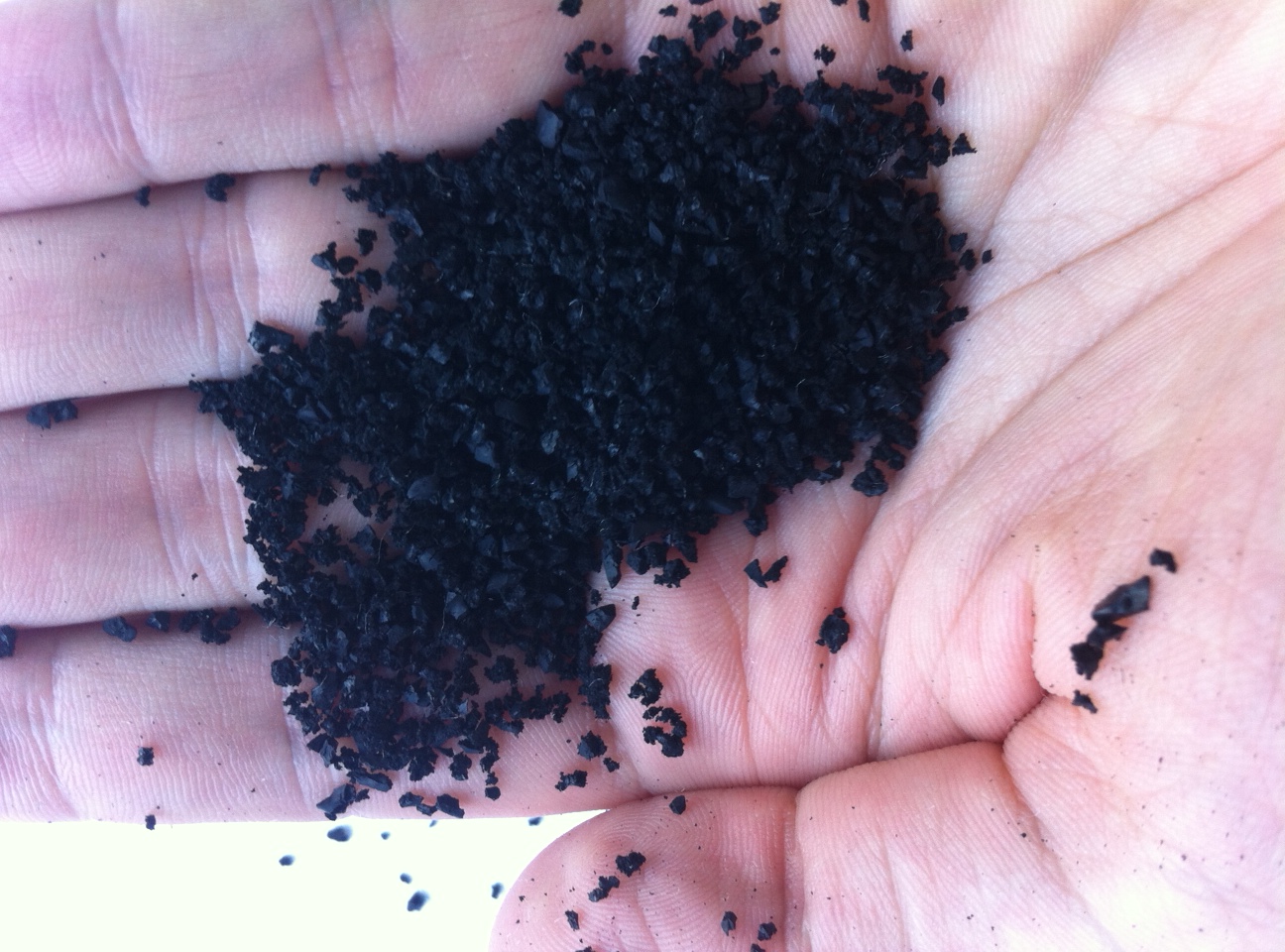 Crumb rubber 1-2 mm used for children playground and artificial grass manufacturing.