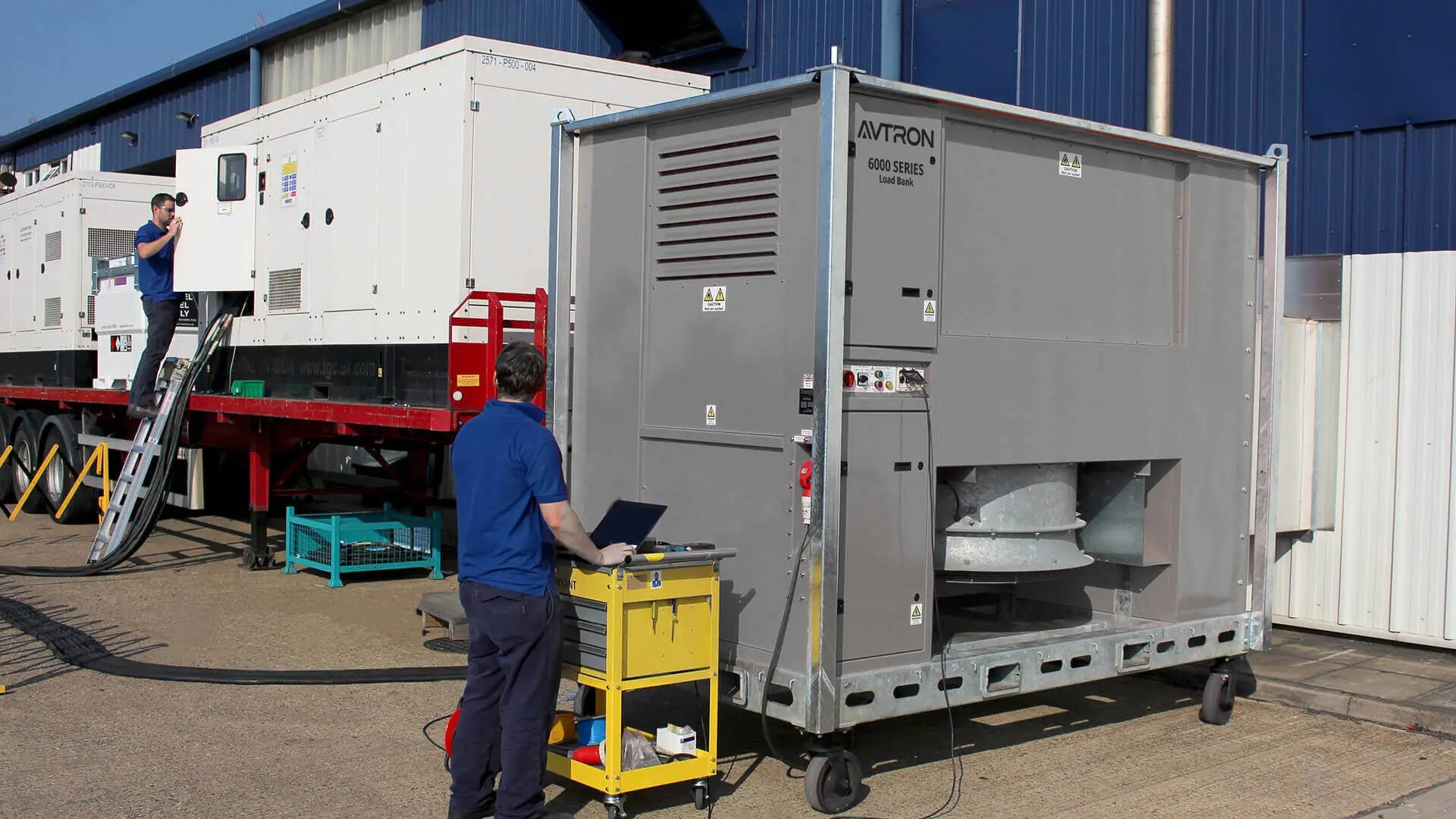 Banc de charge Avtron 6180 testant un générateur diesel