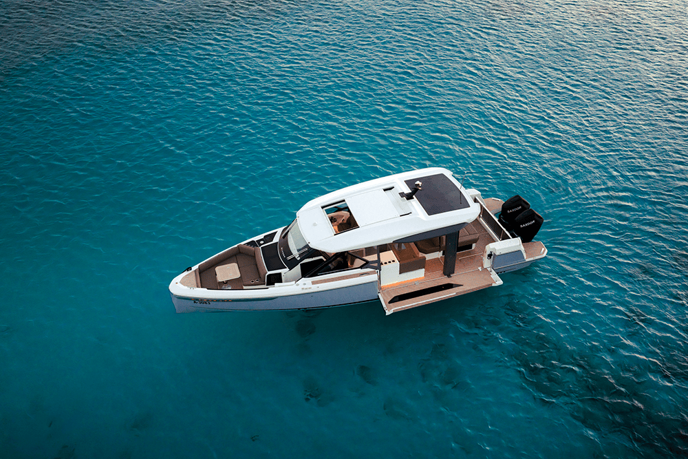 ISLA, a 40ft Saxdor 400 GTO motor yacht, anchored on turquoise water in Aruba