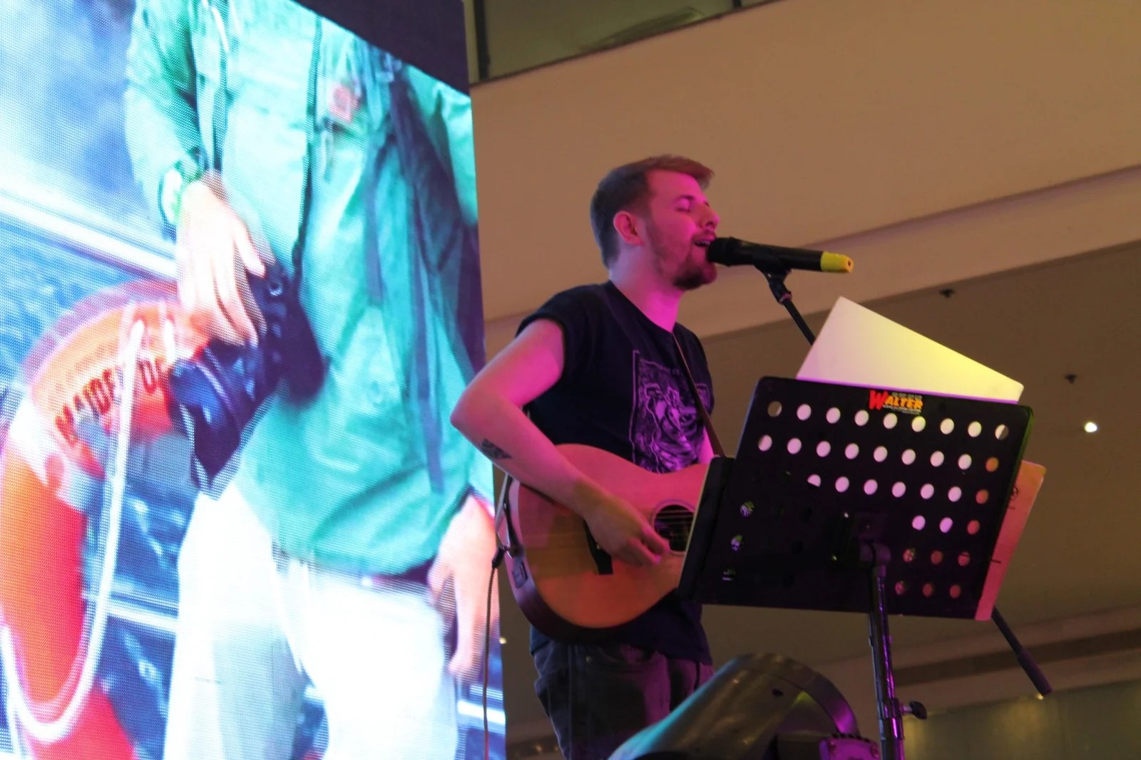 Grason Craig from I Love OPM opened the event with his acoustic performance