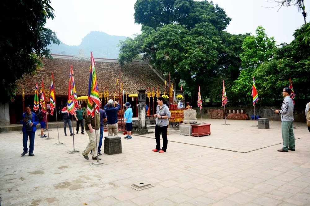 HOA LU TRAVEL GUIDE