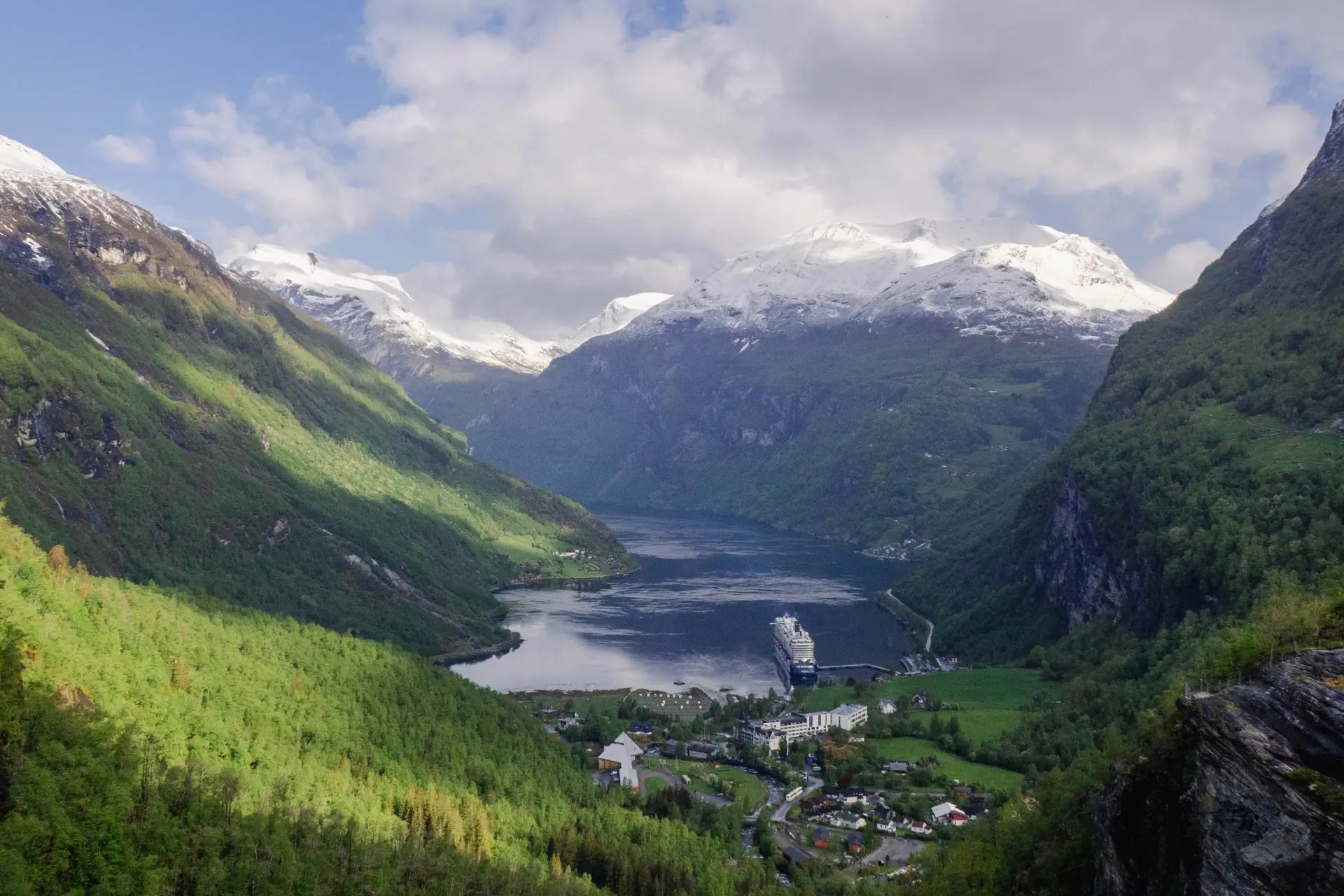 Flydalsjuvet Viewpoint