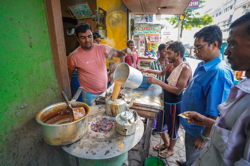 How much does it cost to travel in India? How do you exchange or withdraw money in India? Here is everything to help you manage your money in India as a traveler.