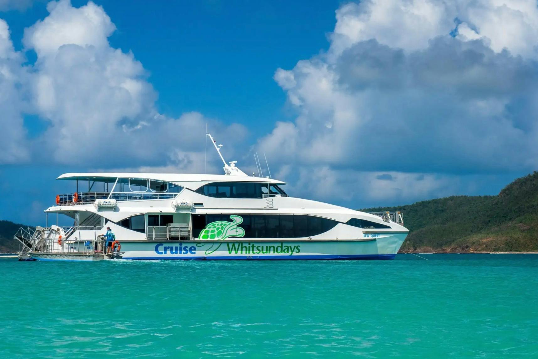 Whitehaven Beach: Cruise from Airlie Beach + Hill Inlet Guided Tour + BBQ