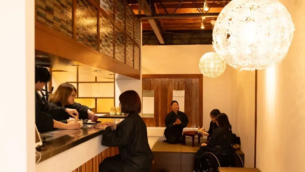 Cocok Buat Introvert! Ngopi Kafe ini Suasananya Sunyi dan Hening