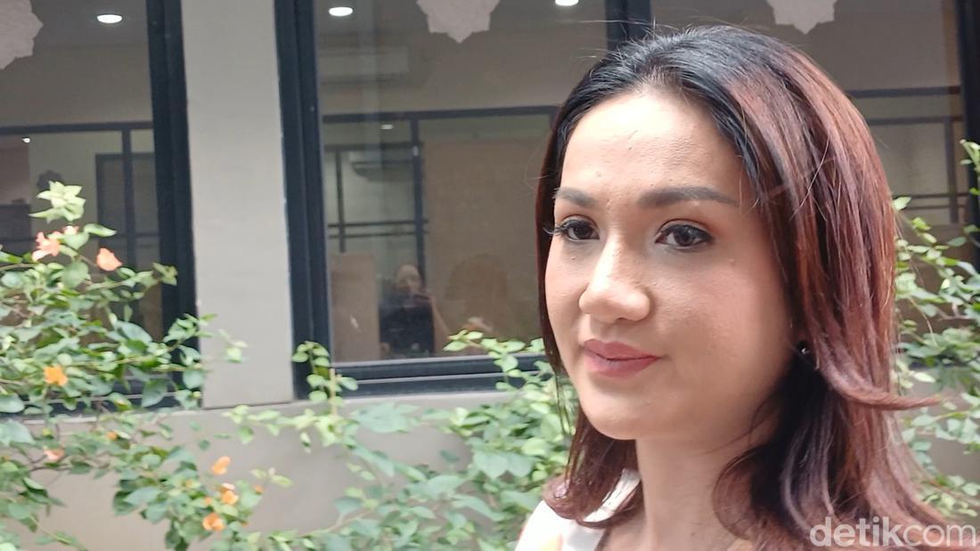 Ungkapan Syukur Tengku Dewi Usai Bercerai dari Andrew Andika