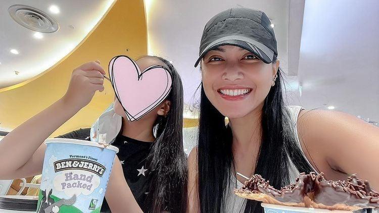 Denada Sendiri ke Banyuwangi, Aisha Masih di Singapura