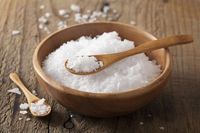 Untuk menyembuhkan sariawan dengan obat alami ini, anda bisa berkumur dengan air garam selama satu sampai dua menit. Tak Perlu Diolesi Obat Atasi Sariawan Dengan 10 Bahan Alami Ini