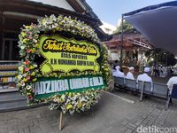 Dibutuhkan kemampuan untuk mengatasi rasa sepi dan kerinduan yang mendalam. Tak Mau Jadi Duta Tertib Busway Dewi Persik Takut Kelihatan Bodoh