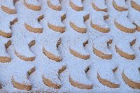 Nah sebelum mulai bikin, pastikan semua bahan sesuai dengan yang diminta resep ya! Tips Agar Gula Putri Salju Menempel Dan Lembut Lumer Di Mulut
