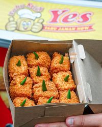 Tahu goreng ini viral beberapa waktu belakangan. Buat Ngemil Sore Di Sini Ada 5 Tahu Kriuk Yang Gurih Enak