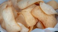 Cara membuat keripik kulit lele (kulit lele krispi) · iris kulit lele, besarnya sesuai selera. Kriukk Jadi Menu Pelengkap Populer Ini Sejarah Kerupuk