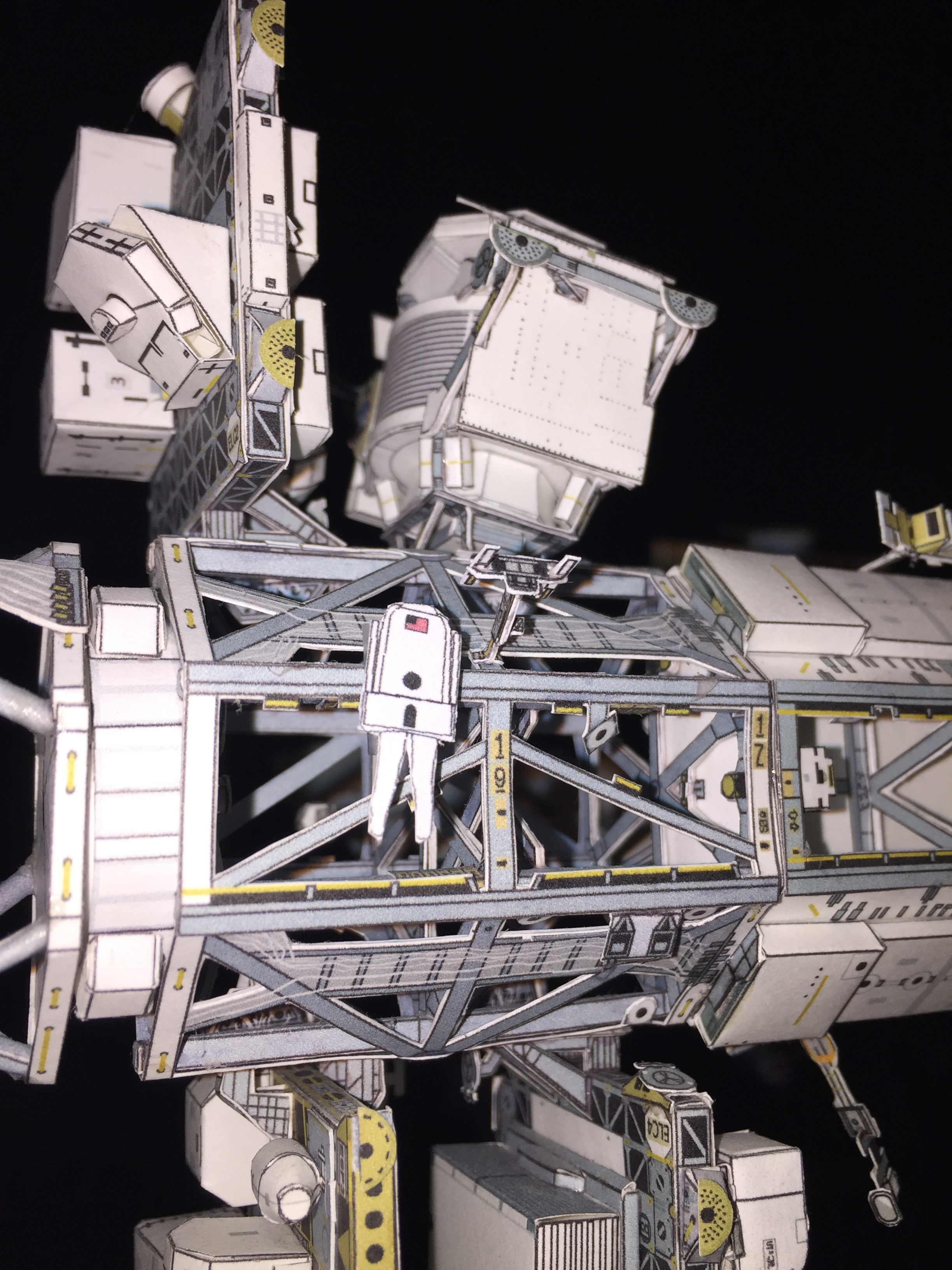 Expedition 42 US EVA-31 | AXM Paper Space Scale Models Blog