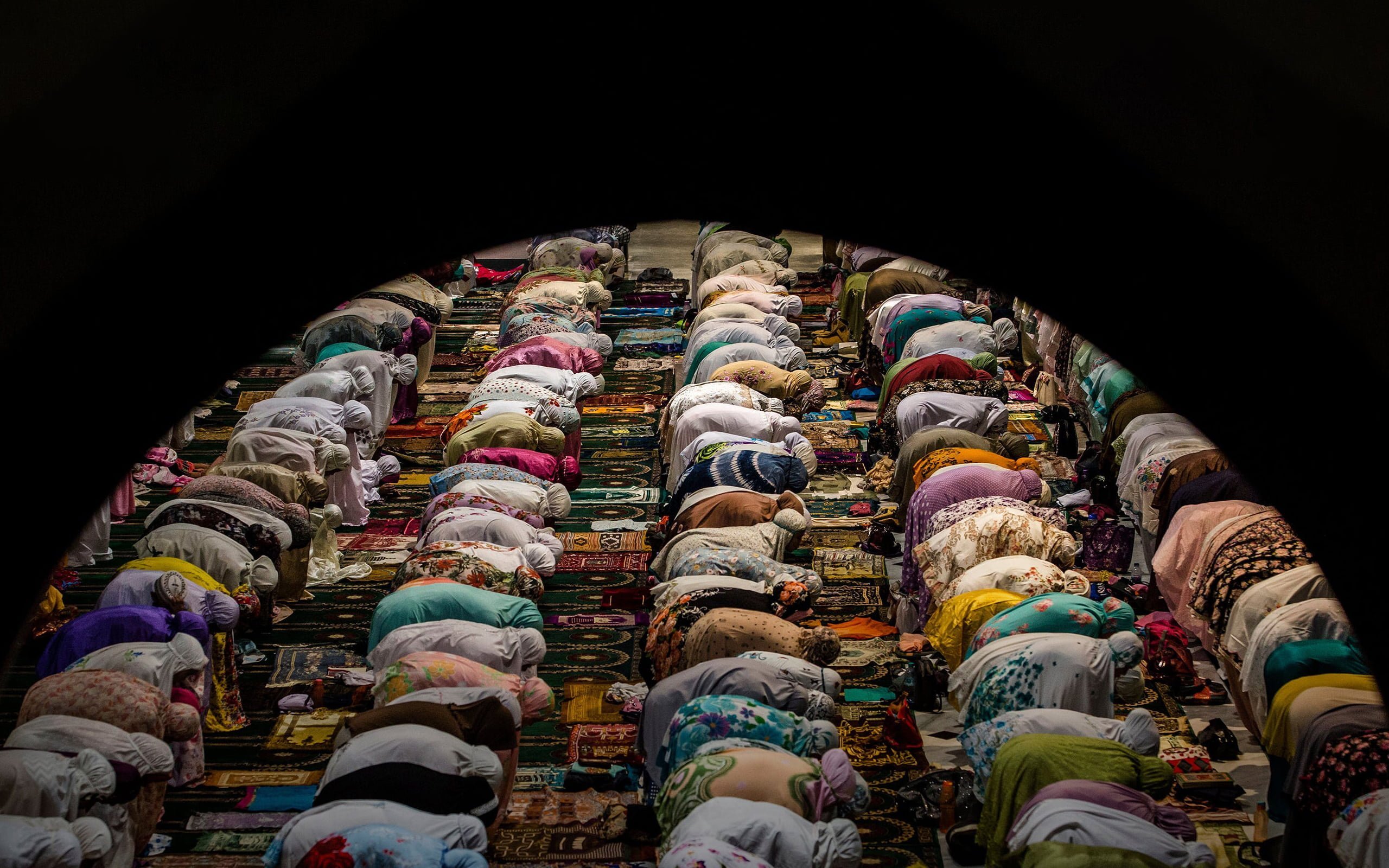 Muslims Worshipping