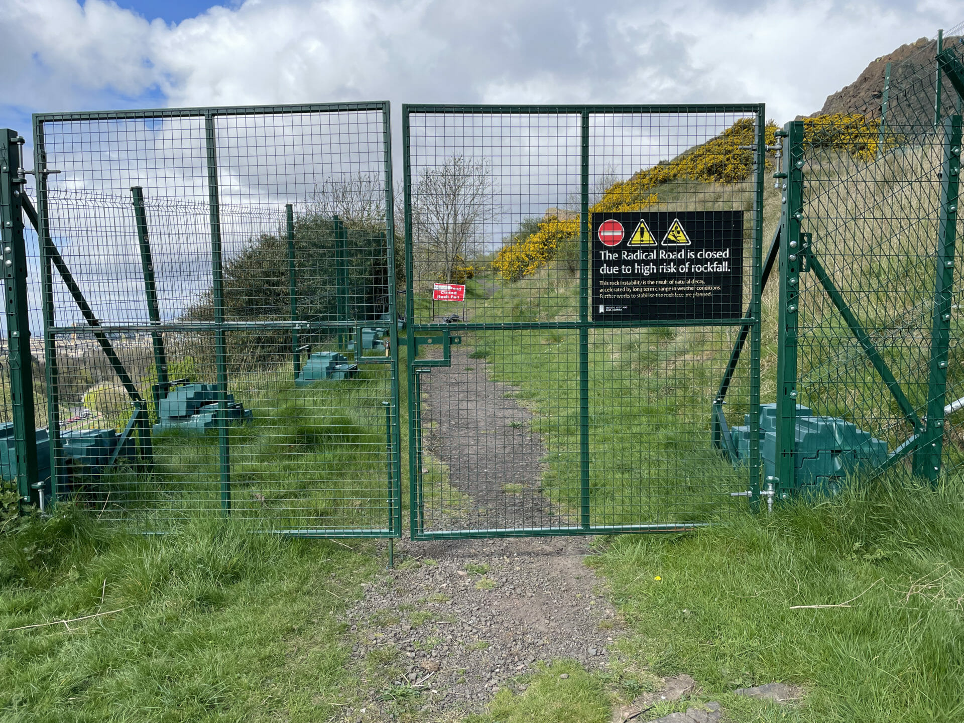 Holyrood agency under fire over footpath photo blunder