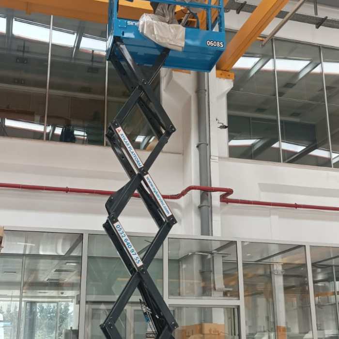 8 Metre Akülü Makaslı Platformlar