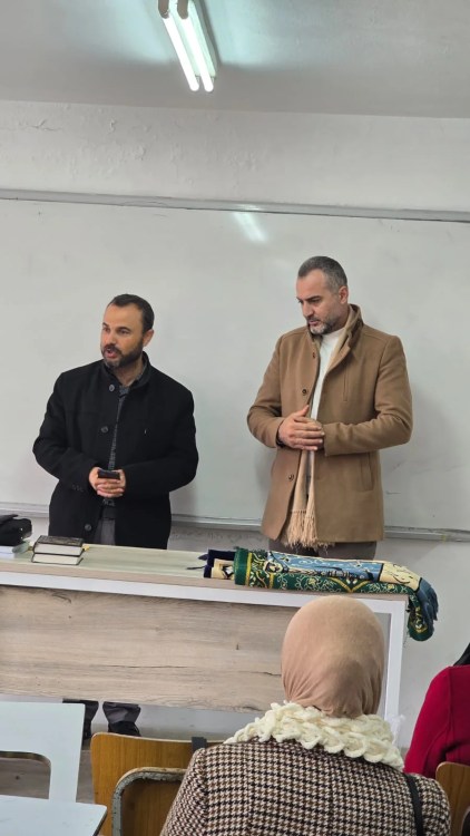 موقع الدكتور ايمن البدارين الرسمي - aymanbadarin.com | الدكتور ايمن البدارين يشارك في تكريم المتفوقات في دورة التجويد