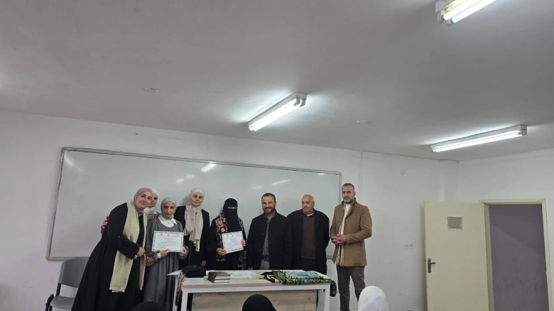 موقع الدكتور ايمن البدارين الرسمي - aymanbadarin.com | الدكتور ايمن البدارين يشارك في تكريم المتفوقات في دورة التجويد
