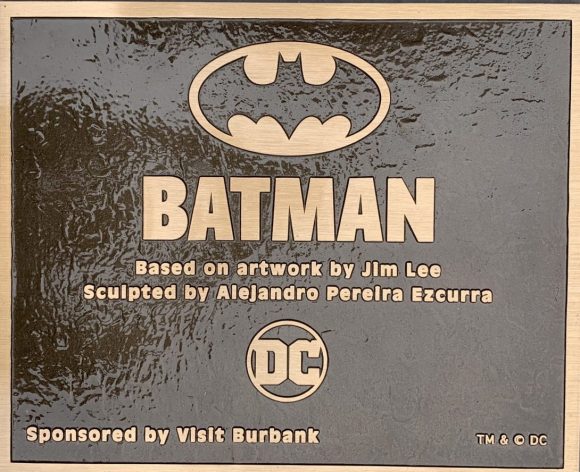 Batman y su imponente estatua en bronce