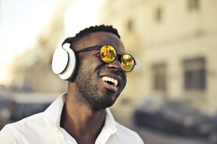 ¿Cuáles son los mejores audífonos, los inalámbricos o con cable?